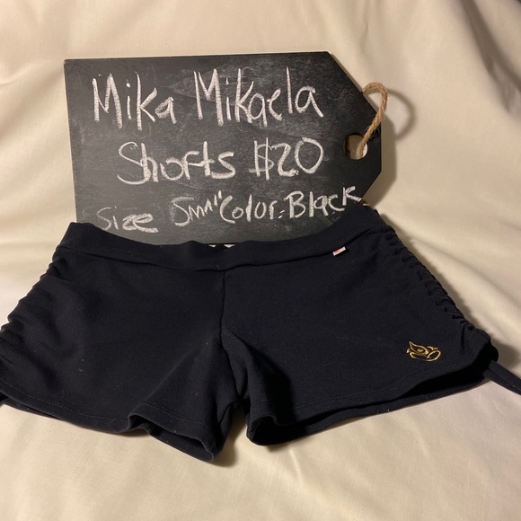 Mika Mikaela Short - Picture 3 of 6